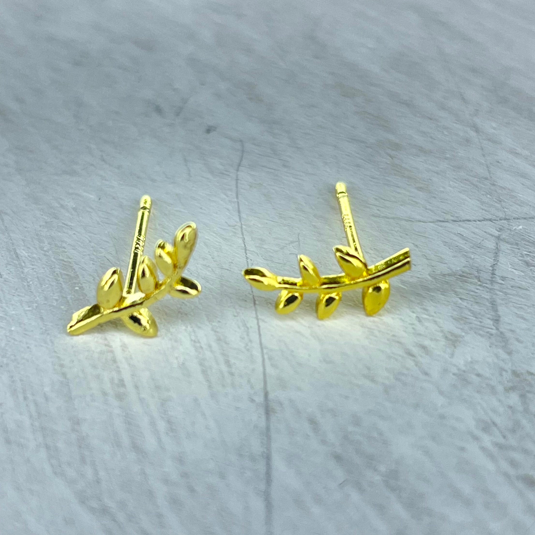 The Petite Leaf Earring